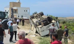 Yenierenköy’de otobüs devrildi: Araç sürücüsü ve 28 öğrenci yaralandı