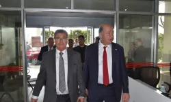 Başbakan Üstel’den kazada yaralanan öğrencilere ziyaret