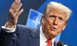 Trump: Sahte muhabirler derhal kovulmalı!