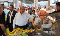Cumhurbaşkanı Tatar, Girne Açık Pazarı ziyaret etti, alışveriş yaptı