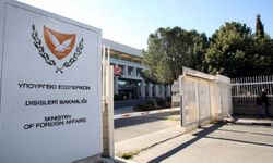 Rum Dışişleri Bakanlığı, BM Genel Sekreteri’nin raporlarındaki “eşit mesafelerden” memnun değil