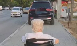 Aracını kaldırıma park eden sürücü tepki çekti, yasal işlem başlatıldı!
