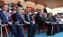 Dışişleri Bakanı Ertuğruloğlu, Harp Okulları Diploma Alma ve Sancak Devir Teslim Törenlerine katıldı