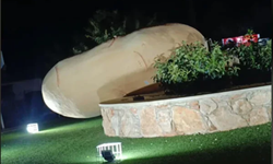 Larnaka’daki ‘patates heykeli’ devrildi