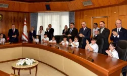 Üstel, 23 Nisan’da ilkokul öğrencilerini kabul etti, Bakanlar Kurulu çocukların başkanlığında toplandı