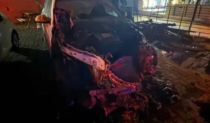 Girne’deki bir oto galeride iki araç kundaklandı, 18 ve 19 yaşındaki 4 kişi tutuklandı!