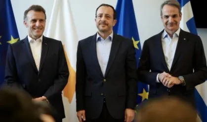 Macron ve Miçotakis Baf’ta Hristodulidis ile buluştu: Gündem bölgedel güvenlik ve savunma iş birliği