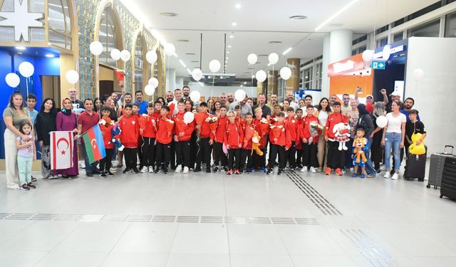 KKTC U12 Milli Futbol Takımı'na coşkulu karşılama