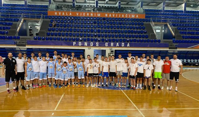 Basketbolcularımız, dostluk maçı yaptı