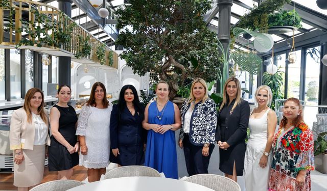 Sibel Tatar, Kuzey Kıbrıs Kadın Örgütleri Ağı’na bağlı derneklere yönelik ziyaretlerine Girne’de devam etti