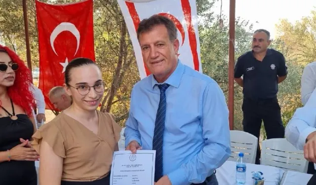 Arıklı: Parti farkı gözetmeksizin kırsal kesim arsası hak sahiplerine belgelerini dağıttık