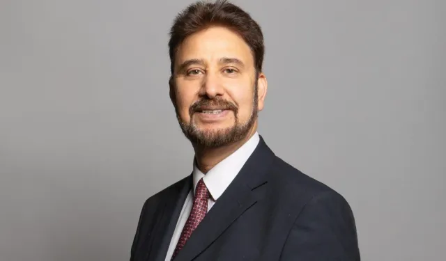 Khan’a destek: İstifası haksız ve adaletsiz