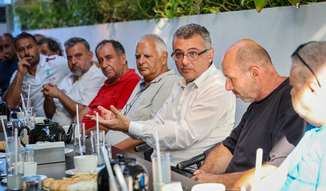 Erhürman, Gazimağusa’da esnafla buluştu