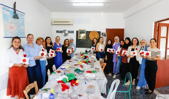 Tatar’ın eşi Sibel Tatar, Paşaköy ve Yiğitler’de kadın kurslarına katılan kadınlarla buluştu