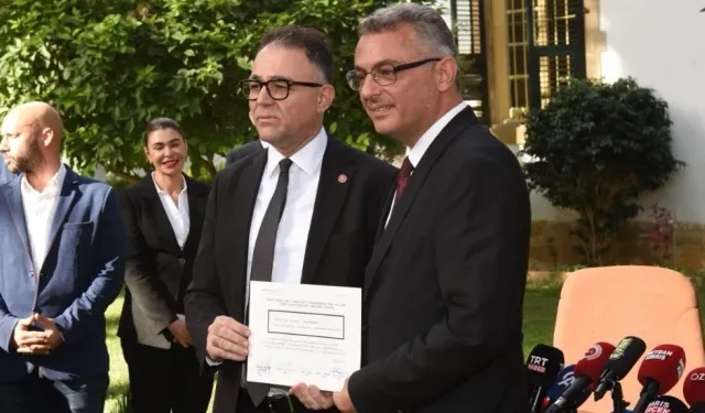 Erhürman, mazbatasını aldı