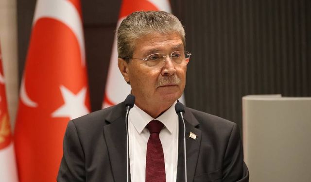 Oy çokluğuyla kabul edildi; Başbakan Üstel: Bu tarihi kararı ayakta hep birlikte oylayalım
