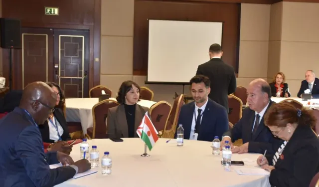 Dinçyürek: Dost ve kardeş ülkelerle ortak projeler geliştirmeye, sağlık alanında her türlü iş birliğine açığız