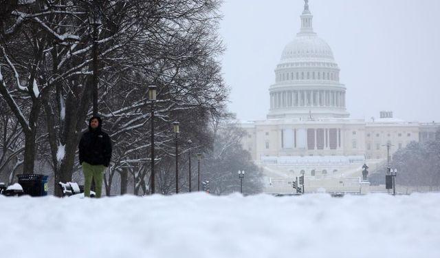 ABD'de rekor kar yağışı: 5 binden fazla uçuş iptal edildi