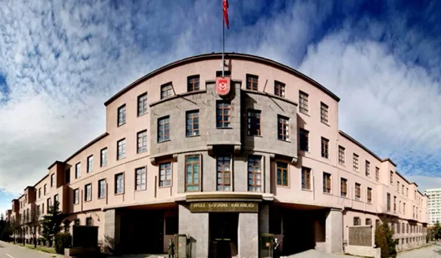 Türkiye Milli Savunma Bakanlığı: İran'dan ateşlenen füze imha edildi, mühimmat parçaları Gaziantep'e düştü