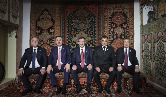 Türkiye Cumhurbaşkanı Yardımcısı Yılmaz ile Başbakan Üstel Azerbaycan Milli Halı Müzesi’ni ziyaret etti