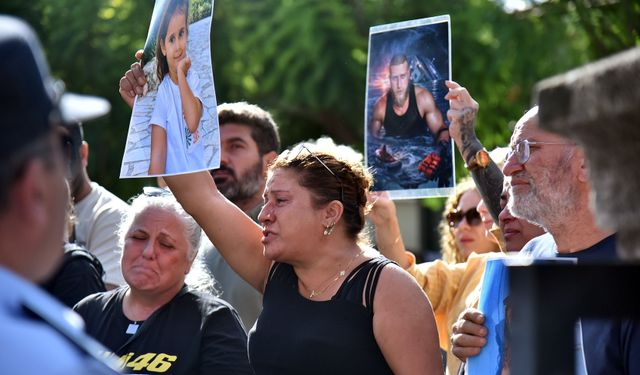 Yakınlarını kaybeden aileler Girne Mahkemesi önünden seslendi: “Müebbet istiyoruz”