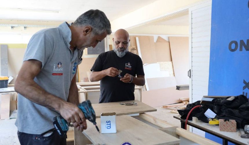 İskele Belediyesi, marangoz atölyesinde kendi öz kaynaklarıyla üretim yapıyor
