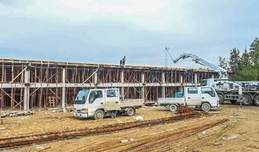 Alayköy Spor Tesisi’nde tribün çalışmaları hızla ilerliyor