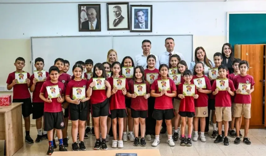 Amcaoğlu’ndan öğrencilere karne hediyesi